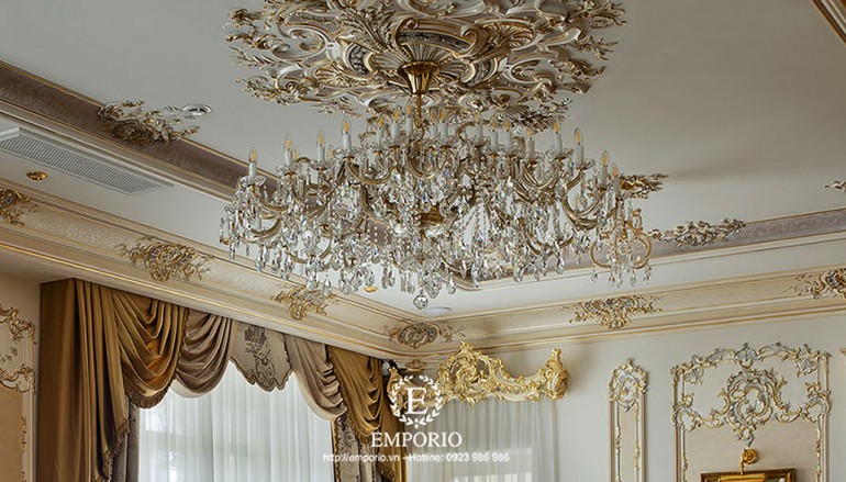 Gold inlaid ceiling